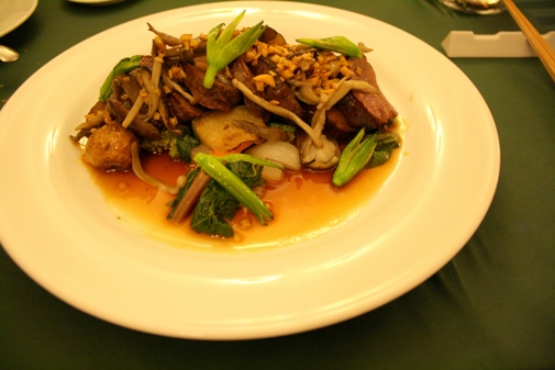 シカのロースト。生姜と蜂蜜のソース